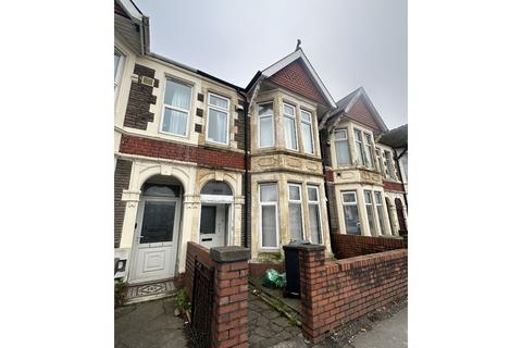 5 bed property, in Maindy, £300,000
