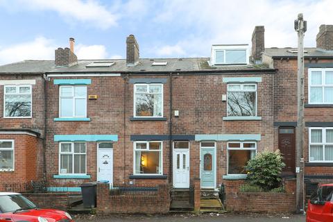3 bed property, in Cliffefield Road, £225,000