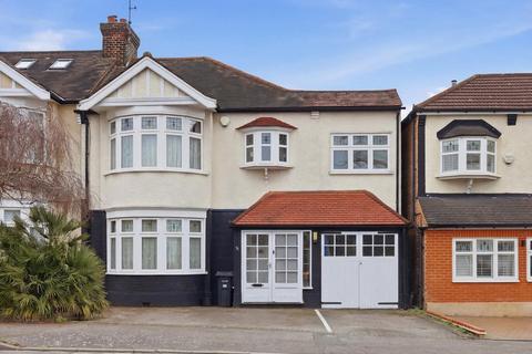 4 bed property, in Bushey Avenue, £1,100,000
