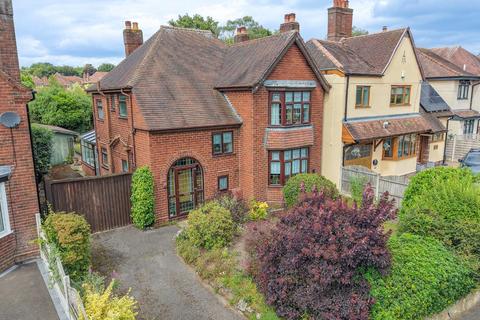 3 bed property, in Gorsey Lane, £475,000