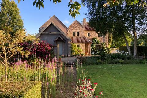 5 bed property, in Old Hundred Lane, £1,100,000