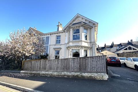 2 bed property, in Powderham Road, £240,000