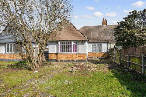3 bed property, in Arterial Road, £325,000