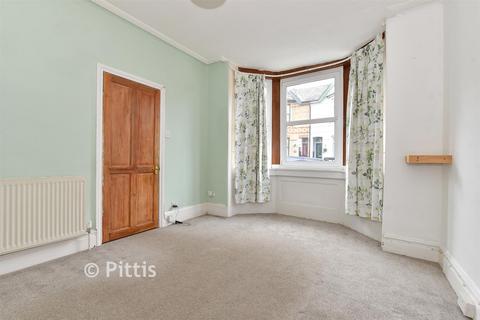 3 bed property, in Gordon Road, £235,000