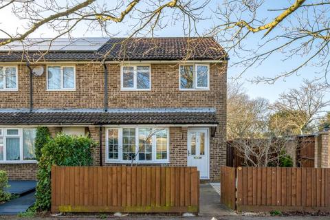 3 bed property, in Tweed Crescent, £318,000