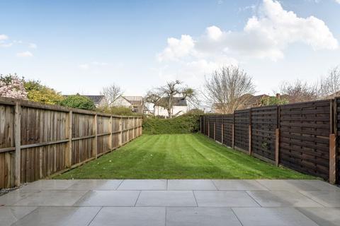 3 bed property, in St. Andrews Road, £475,000