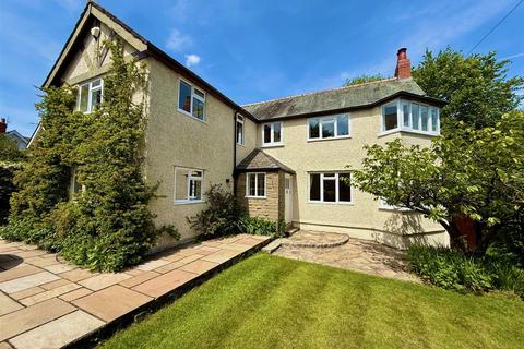 4 bed property, in Jacksons Edge Road, £850,000