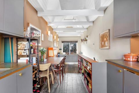 1 bed property, in Sandringham Road, £750,000