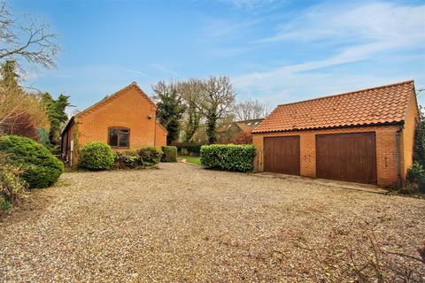 4 bed property, in Blacksmiths Lane, £450,000