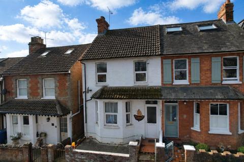 3 bed property, in St. James Avenue, £495,000