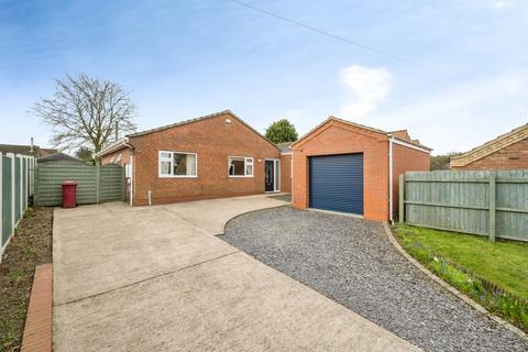 4 bed property, in High Street, £325,000
