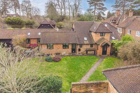 4 bed property, in Minerva Way, £1,395,000