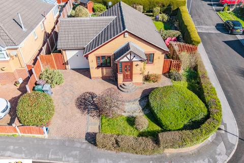 2 bed property, in Skipton Road, £250,000