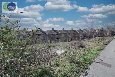 Land, in Bank End Avenue, £130,000