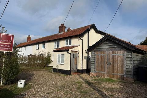 2 bed property, in Fen Street, £200,000