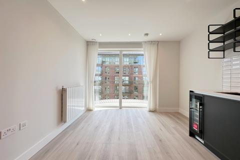 1 bed property, in Cairncross House, £370,000