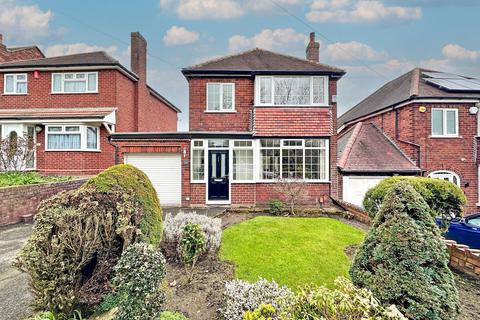 3 bed property, in Woodcroft Avenue, £325,000