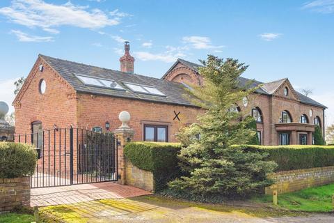 4 bed property, in Holtridge, £800,000