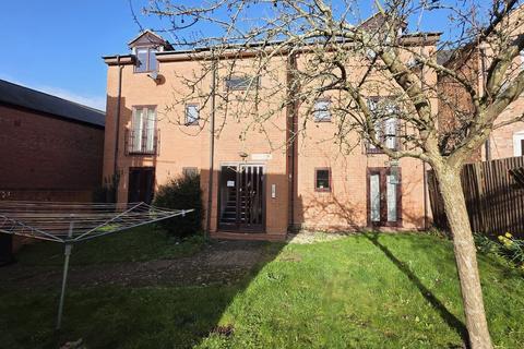 1 bed property, in Craven Lane, £120,000