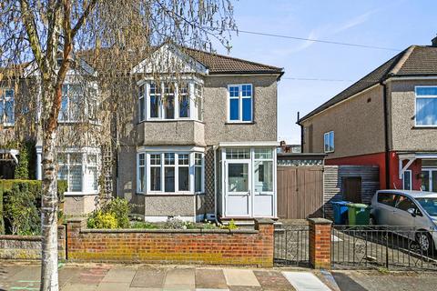 3 bed property, in Edward Road, £619,950