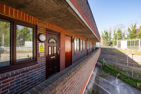 1 bed property, in Wessex Court, £155,000