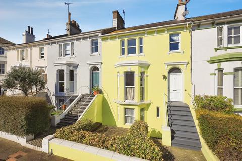 6 bed property, in West Terrace, £490,000