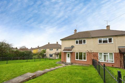 2 bed property, in Hazel Close, £200,000