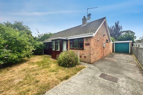 2 bed property, in Orpley Lane, £200,000