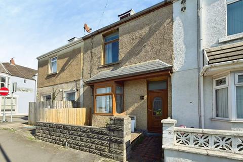 5 bed property, in Richardson Street, £230,000