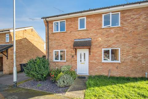 2 bed property, in Blake Road, £220,000