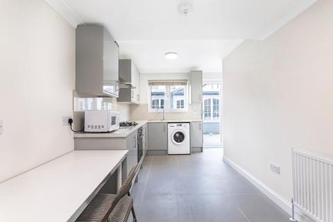 5 bed property, in London, £575,000
