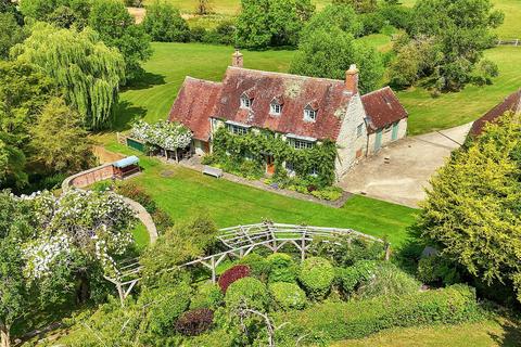 5 bed property, in Honington, £900,000