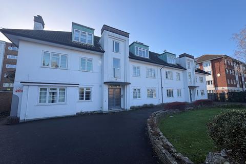 1 bed property, in Princes Court, £125,000