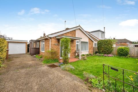 2 bed property, in Recreation Road, £200,000