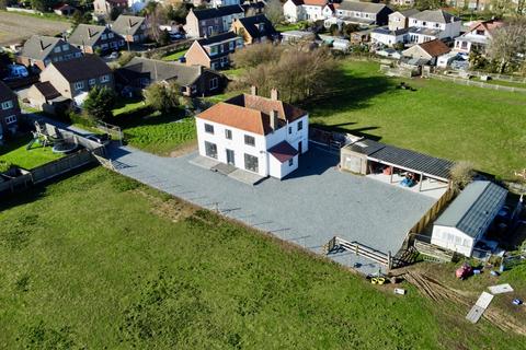5 bed property, in Humber Lane, £595,000