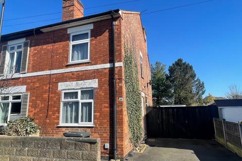 2 bed property, in North Avenue, £318,500