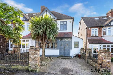 3 bed property, in Turpins Lane, £650,000