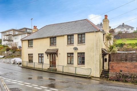 4 bed property, in Colley End Road, £275,000