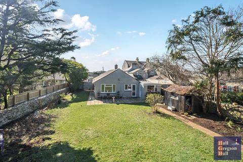 3 bed property, in Weston Street, £400,000