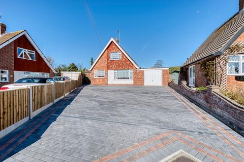 3 bed property, in Saxon Gardens, £325,000