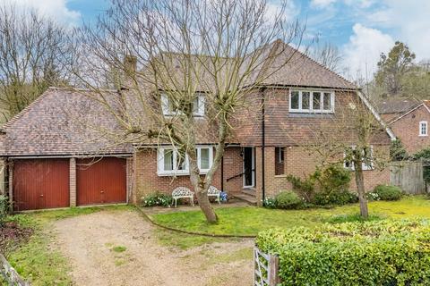 4 bed property, in Hurstbourne Priors, £750,000