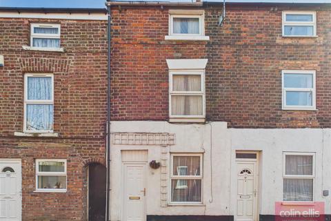 3 bed property, in Swan Hill Road, £120,000