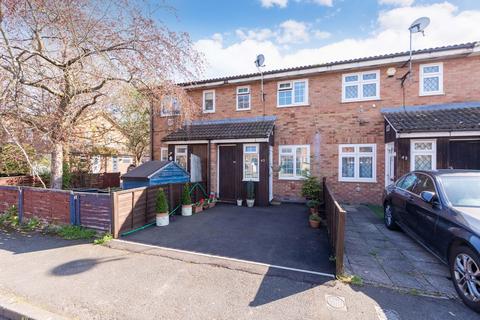 1 bed property, in Meadowbrook Close, £270,000