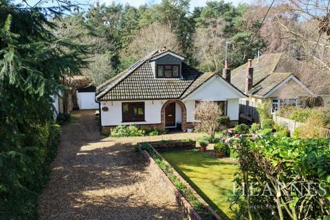 3 bed property, in Priory Road, £585,000