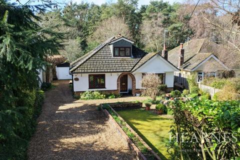 3 bed property, in Priory Road, £585,000