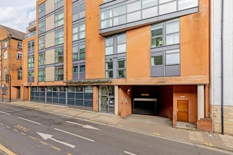 2 bed property, in Rockingham Street, £125,000