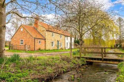 4 bed property, in Thorpe Lane, £600,000