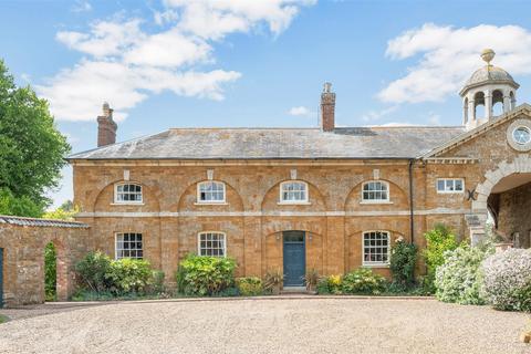 4 bed property, in Scalford Road, £795,000