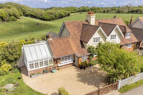 3 bed property, in Wigginton Bottom, £900,000