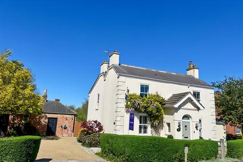 4 bed property, in Station Road, £750,000
